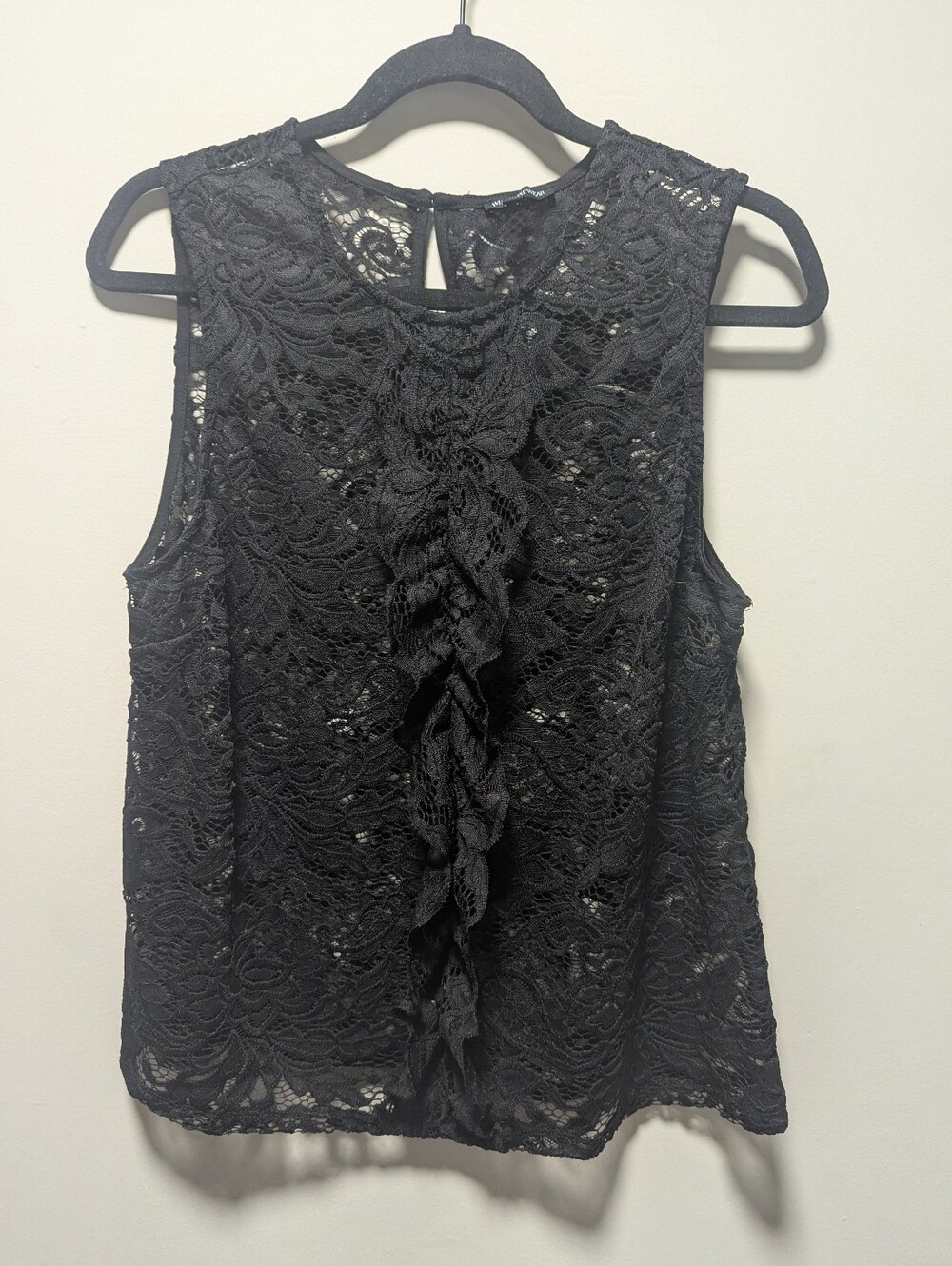 Who What Wear Black Lace Ruffle Front Sleeveless Top
